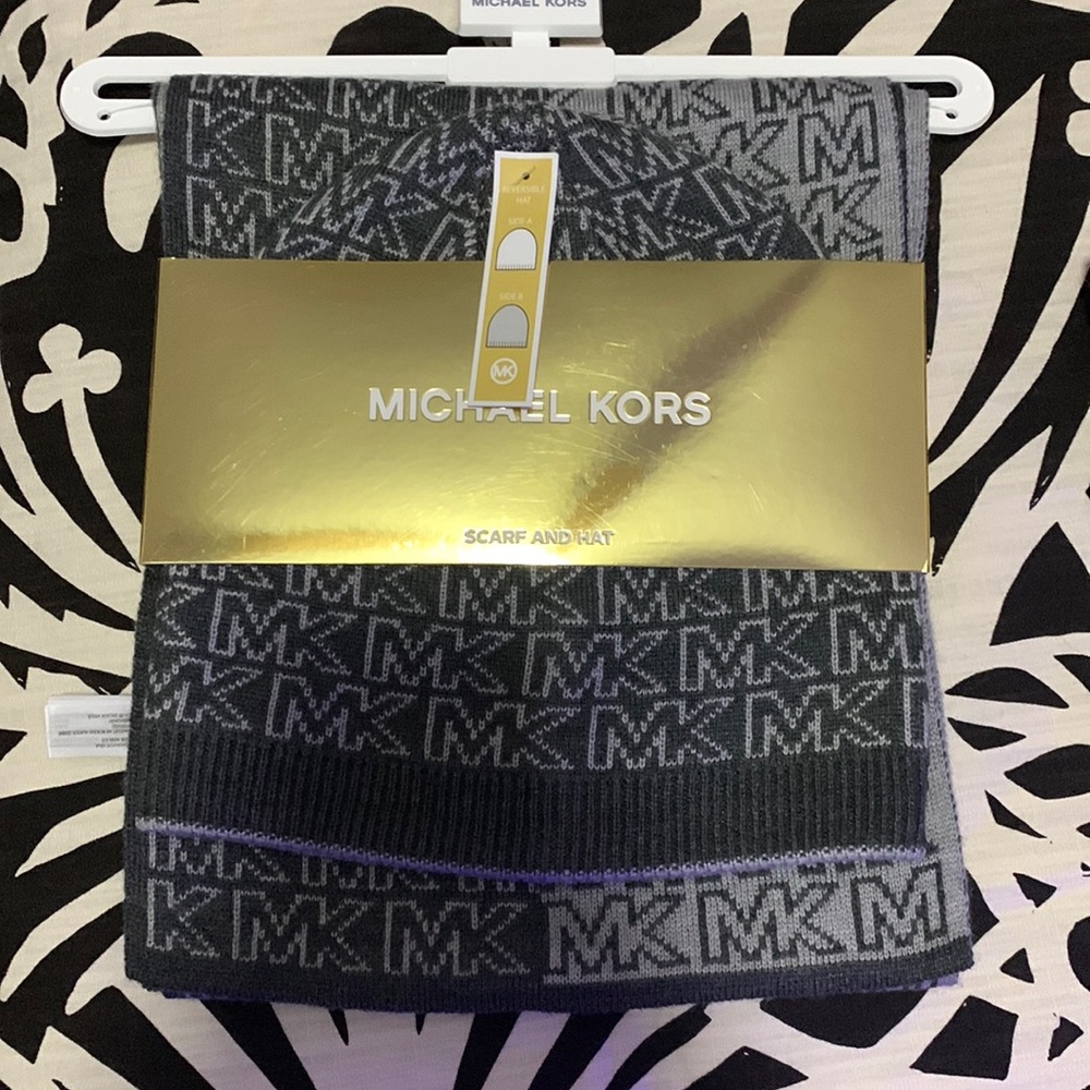 Michael Kors Reversible Scarf & Hat Set Gray/Black